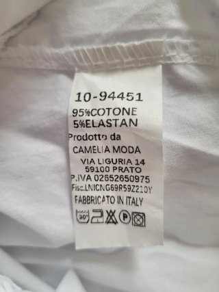 Pantaloni bianchi larghi con cintura