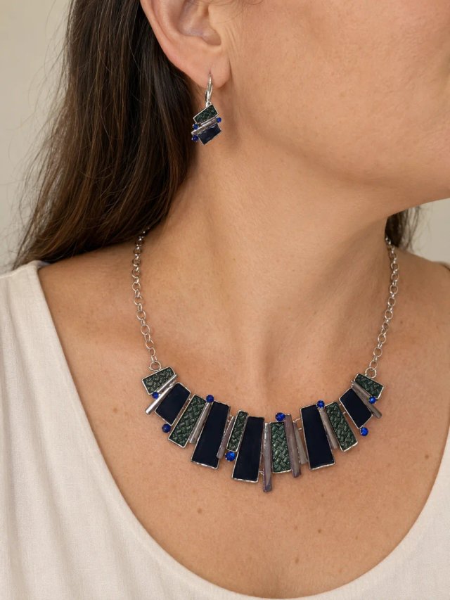 Collar y pendientes geométricos azul y verde