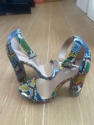 Sandalias tacón estampado serpiente T38