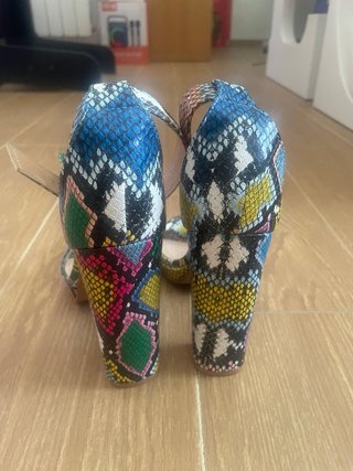 Sandalias tacón estampado serpiente T38