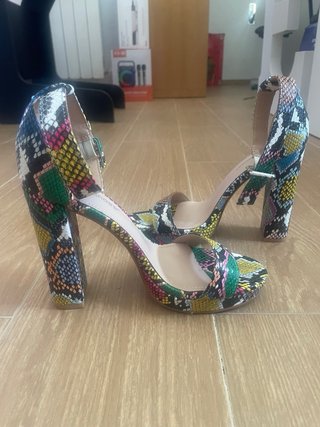 Sandalias tacón estampado serpiente T38