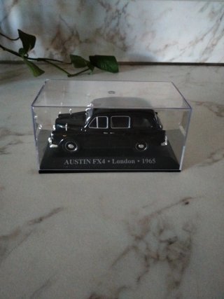 Maqueta Austin FX4 London 1965