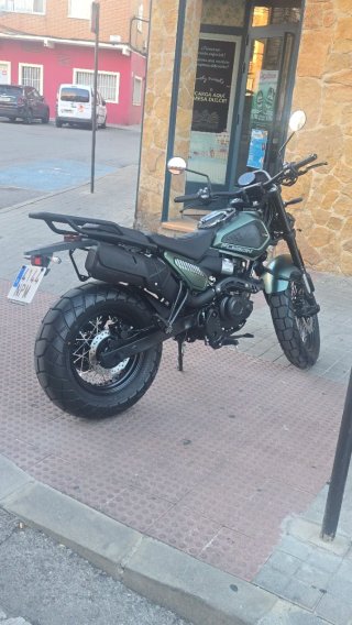 Moto Adventure Verde/Negra