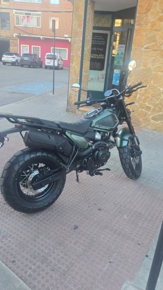Moto Adventure Verde/Negra