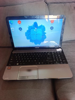 Portátil Toshiba Satellite L855D-S5220 (15.6" / AM