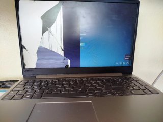 Lenovo 330S-15ARR pantalla rota