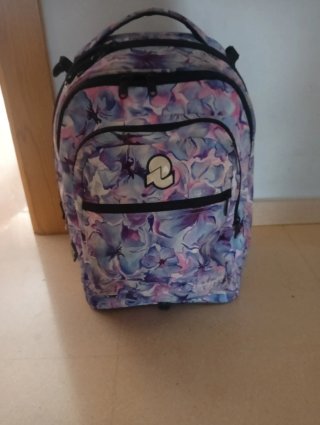 Mochila con carro.  Marca invicta. Estampado flora