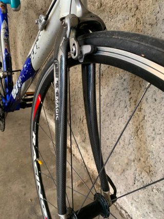 Bici da corsa bianca e blu Prezzo trattabile