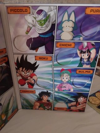Álbum Dragon Ball con 3 mini-medallas