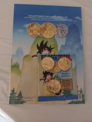 Álbum Dragon Ball con 3 mini-medallas