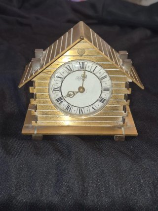 Reloj despertador de cuerda estilo casa musical .