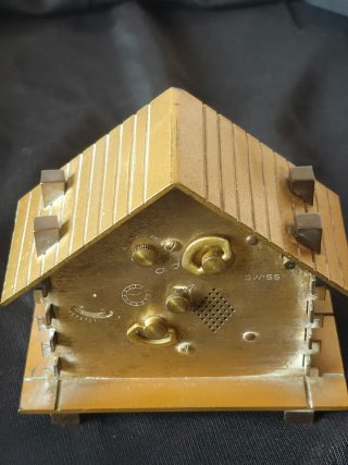 Reloj despertador de cuerda estilo casa musical .