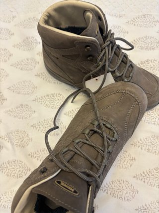 Botas de montaña Gore-Tex nuevas