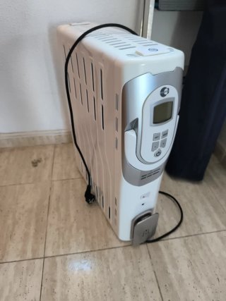 Radiador de aceite blanco y gris