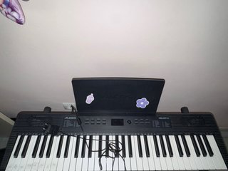 Teclado con base y banco