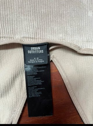 Top beige de tirantes cruzados