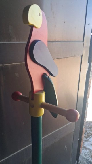 Perchero de pie infantil loro