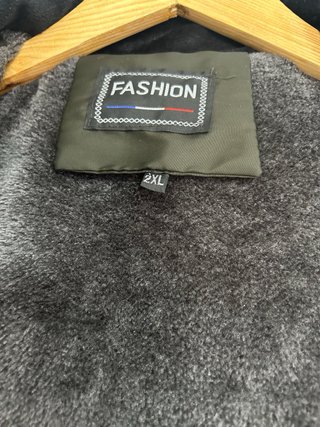 Abrigo acolchado verde militar Fashion.