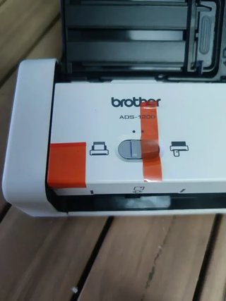 Scanner compatto Brother ADS-1200 con ADF