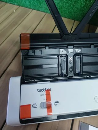 Scanner compatto Brother ADS-1200 con ADF