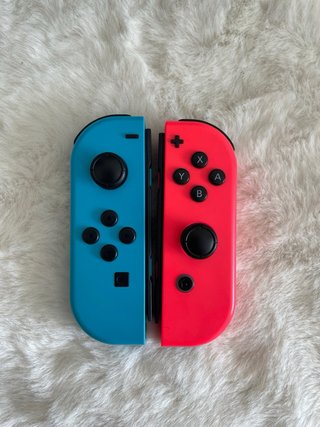 Nintendo Switch + mando oficial + 2 juegos
