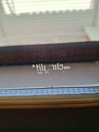 3 Ventanas de aluminio con persianas. Climalit.