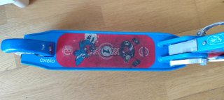 Patinete infantil azul con freno