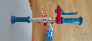 Patinete infantil azul con freno