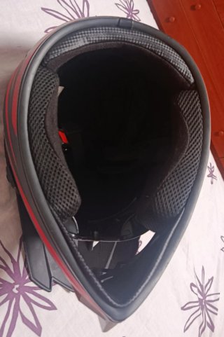 Casco Moto Negro y Rojo con Gafas