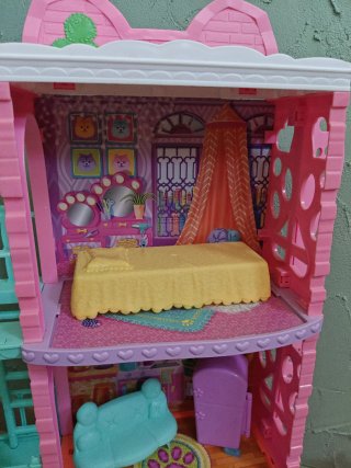 Casa de muñecas con accesorios