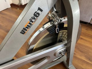 Bicicleta Spinning DKN Utility 61