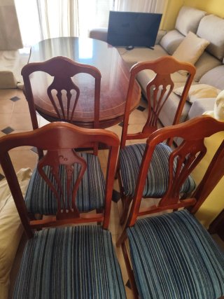 Mesa de comedor + 4 sillas + mueble entrada