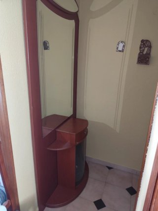 Mesa de comedor + 4 sillas + mueble entrada