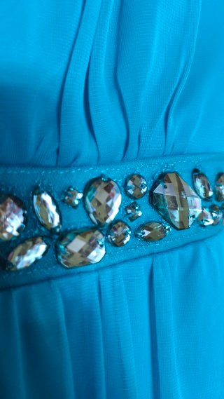 Vestido elegante con pedrería