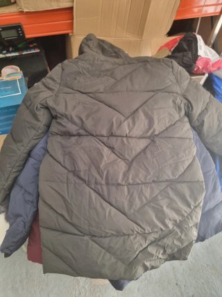 Chaqueta acolchada gris oscuro