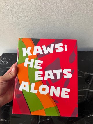 Libro de Arte KAWS: HE EATS ALONE