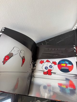 Libro de Arte KAWS: HE EATS ALONE
