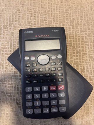 Calculadora Científica Casio fx-82MS