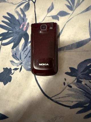 Nokia granate antiguo con cargador