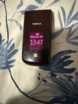 Nokia granate antiguo con cargador