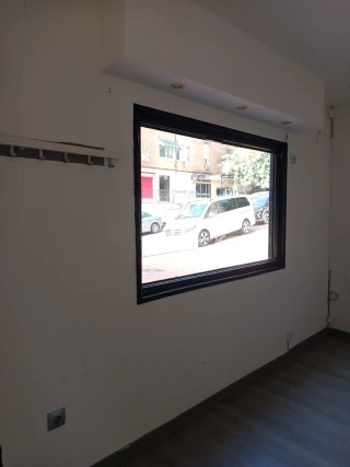 Alquilo local comercial.