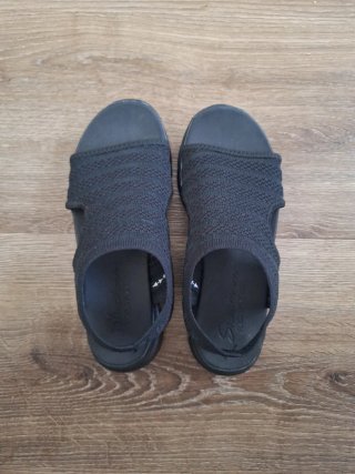 Sandalias Skechers Yoga Foam Negras