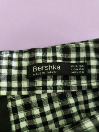 36. Bershka Falda pantalón cuadros blanco y negro