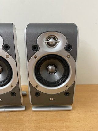 Altavoces JBL SCS200SAT Gris/Plata