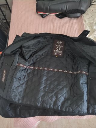 Chaqueta de moto cuero negra