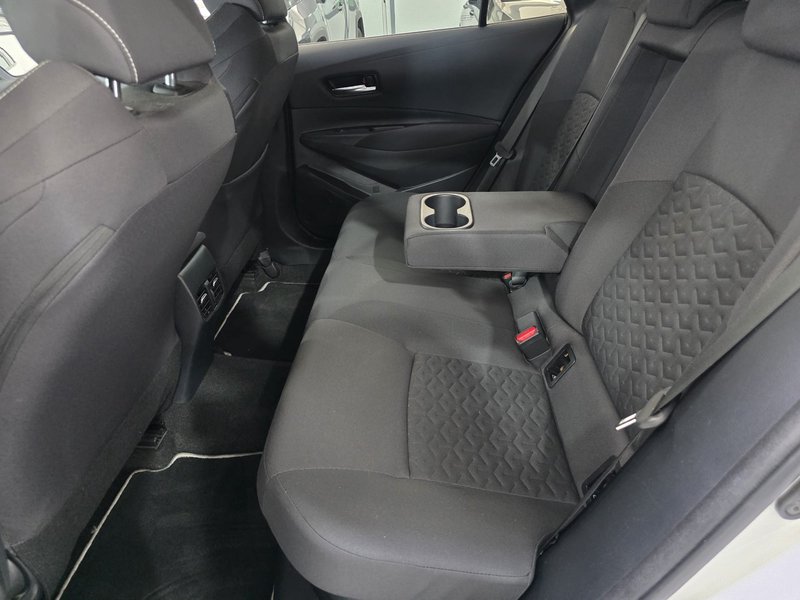 Toyota Auris 2023, foto 15