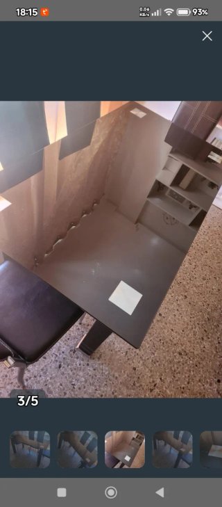 Mesa de comedor cristal . Solo la mesa.