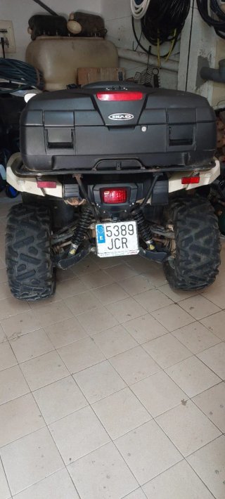 Quad Yamaha 700 dorado.