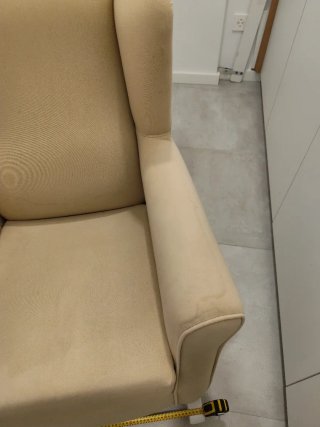Mecedora beige de tela