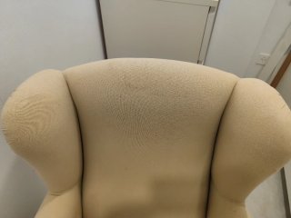 Mecedora beige de tela